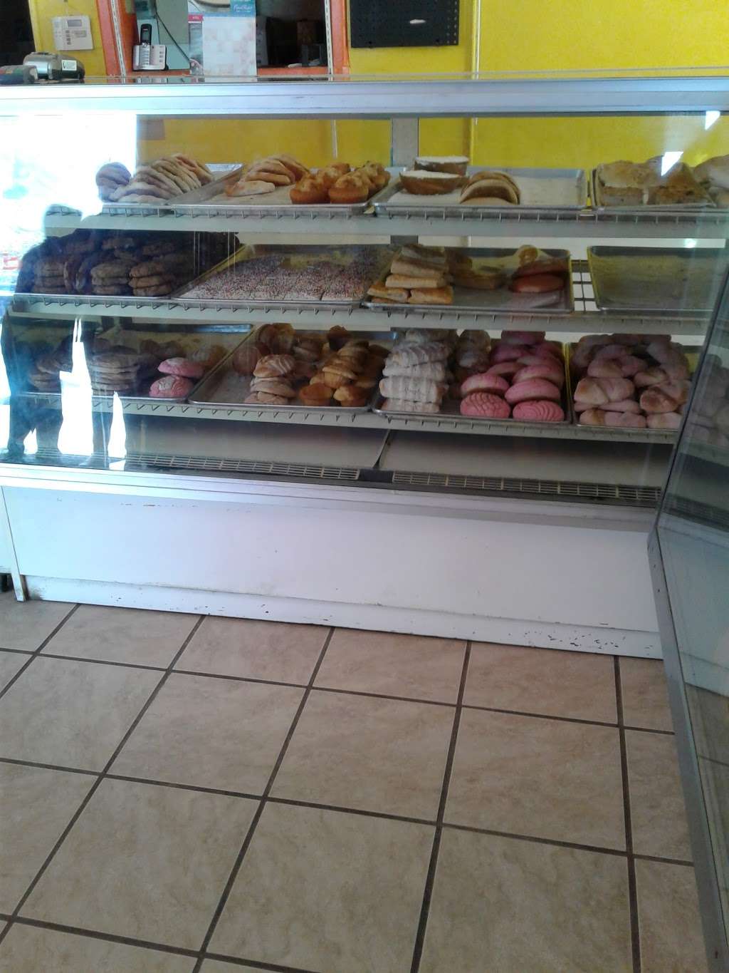 Panaderia Azteca | 11398 Bartlett Ave, Adelanto, CA 92301, USA | Phone: (760) 246-4009