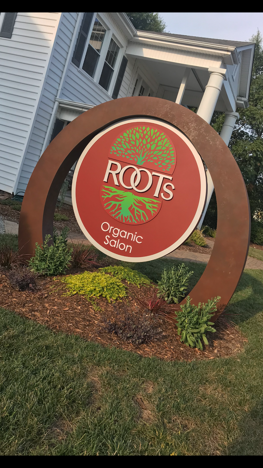 Roots Organic Salon | 110 E Trade St, Dallas, NC 28034, USA | Phone: (704) 675-8999