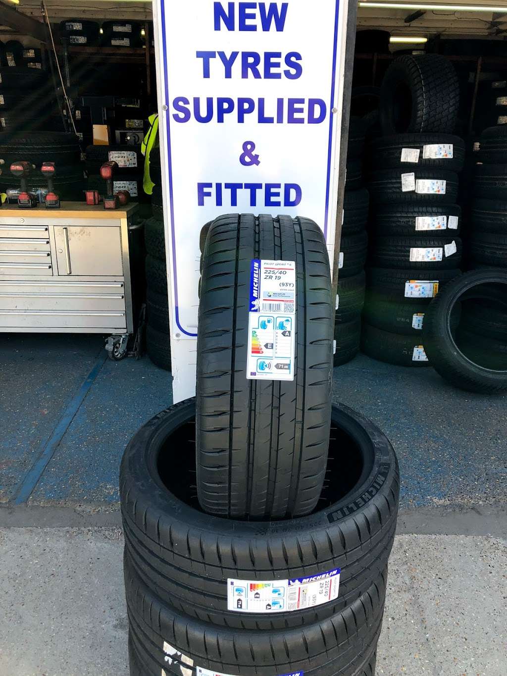 Carlton Tyres | 82 Rainham Rd, Rainham RM13 7RJ, UK | Phone: 01708 524523