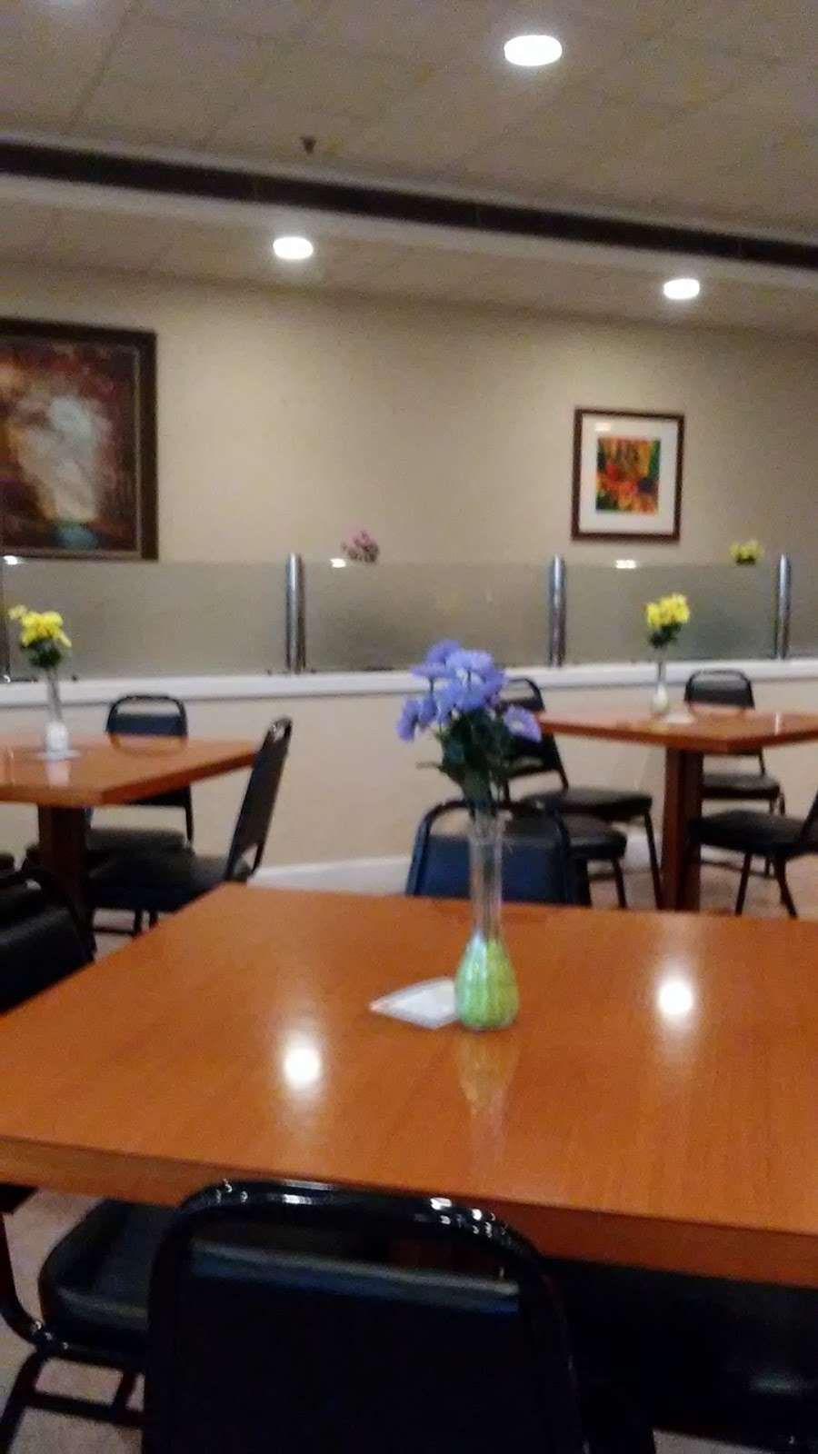 The Jetport Restaurant & Lounge | 3400 Airport Rd, Allentown, PA 18109 | Phone: (610) 266-1000