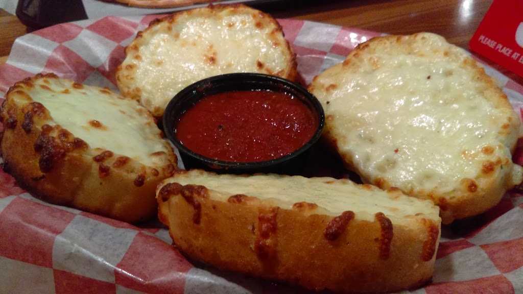 Reds Savoy Pizza | 1575 Queens Dr, Woodbury, MN 55125, USA | Phone: (651) 340-8502