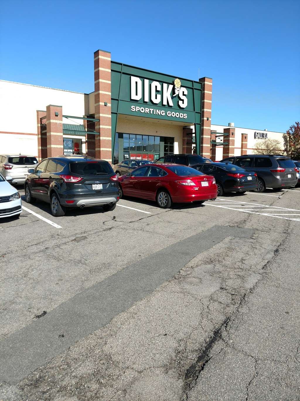 DICKS Sporting Goods | 2 Galleria Mall Dr, Taunton, MA 02780, USA | Phone: (508) 823-8132