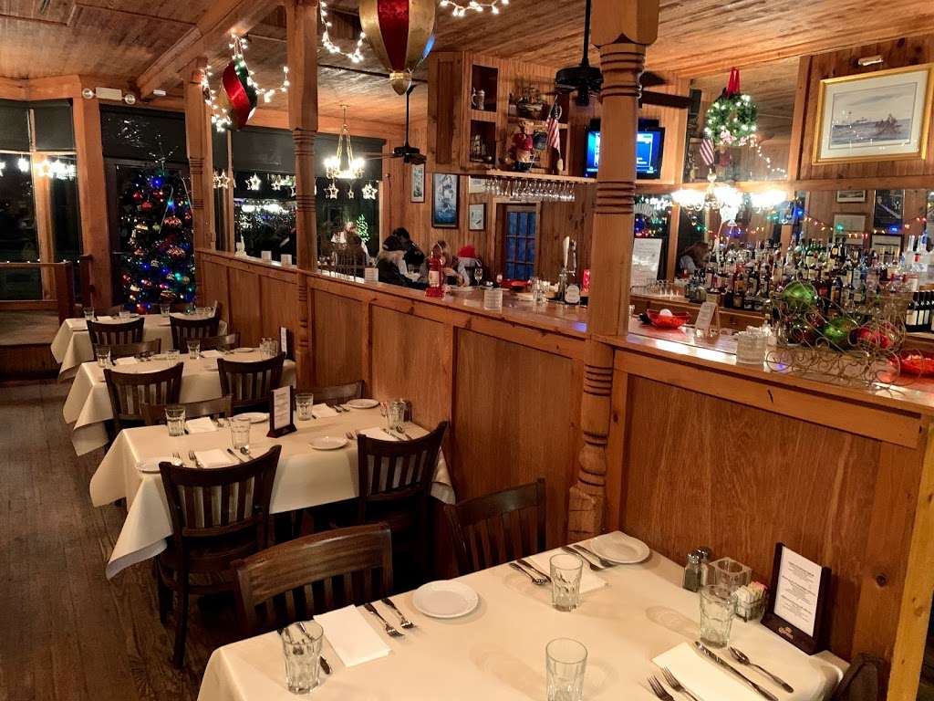 Reedville Market | 729 Main St, Reedville, VA 22539, USA | Phone: (804) 453-4666