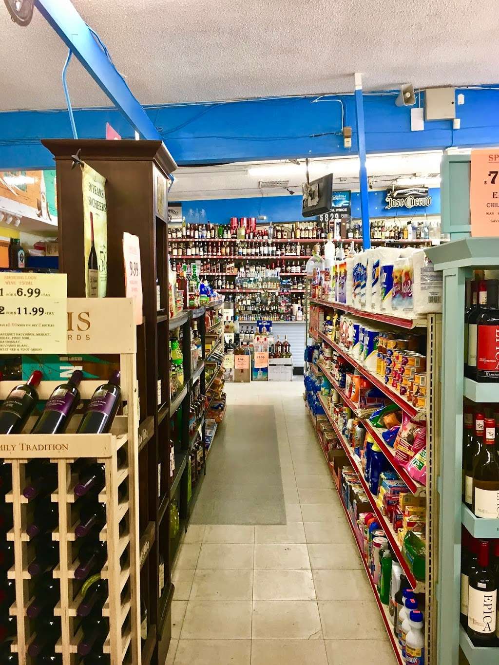 Carmel Valley Market | Wine & Spirits | 2302 Carmel Valley Rd, Del Mar, CA 92014, USA | Phone: (858) 720-0228