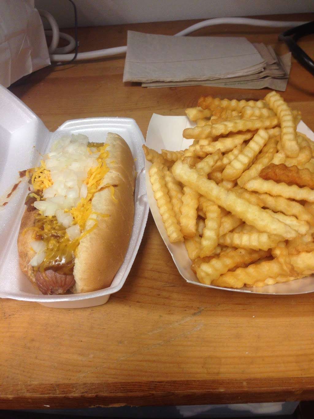 DJs Hot Dog Company | 7035 E 96th St, Indianapolis, IN 46250, USA | Phone: (317) 842-8442