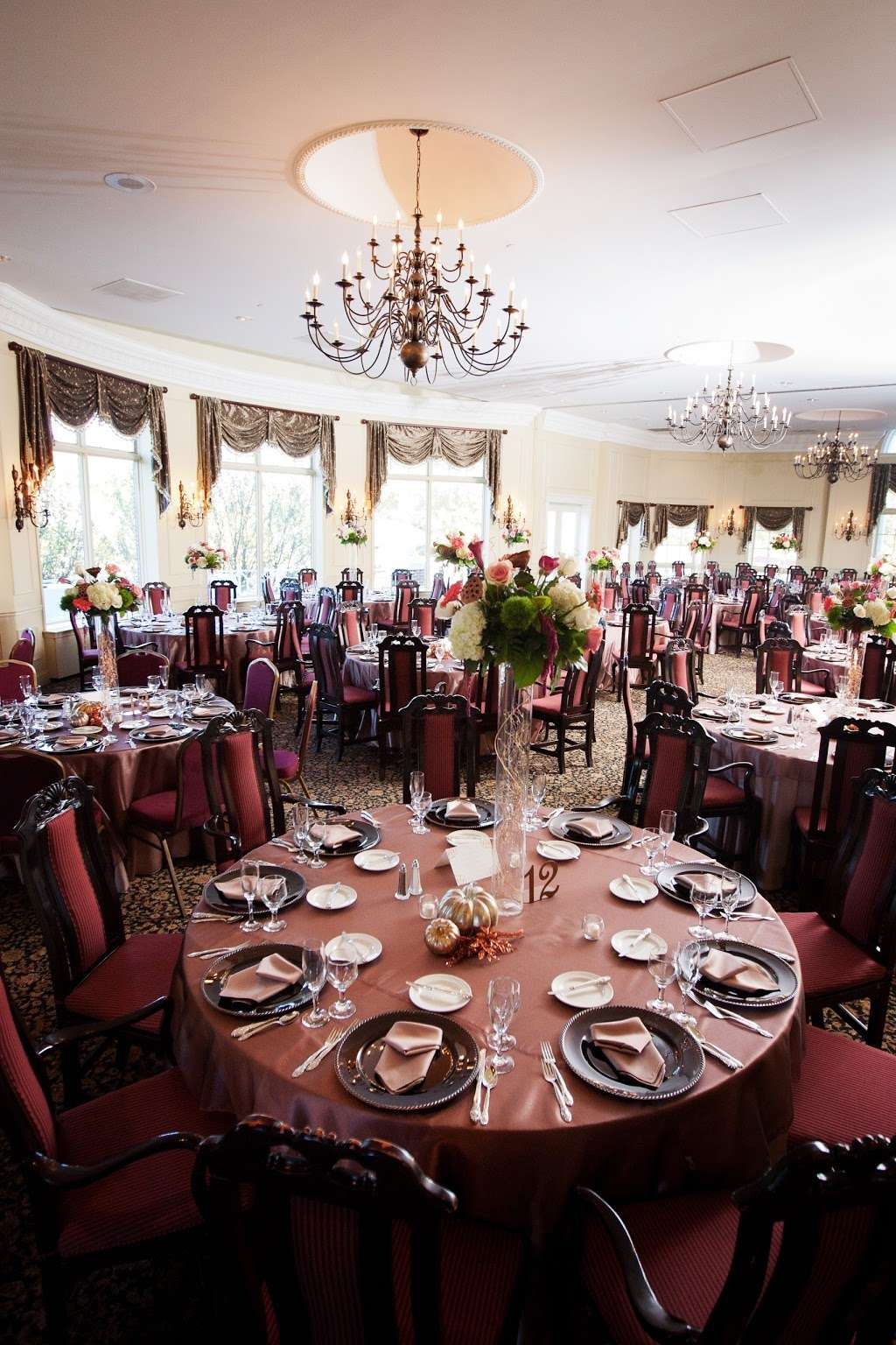 Royal Fox Country Club | 4405 Royal and Ancient Dr, St. Charles, IL 60174 | Phone: (630) 584-4000