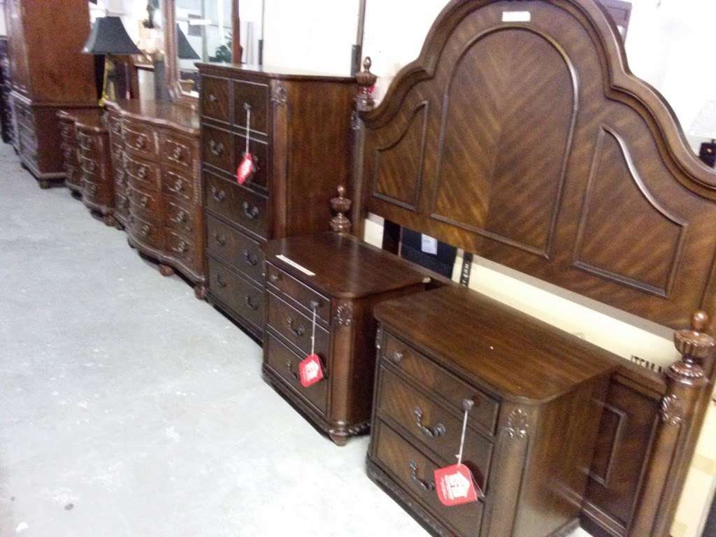 Arnotts Furniture & Auction Gallery | 6001 S Orange Blossom Trail, Davenport, FL 33896, USA | Phone: (407) 401-9893