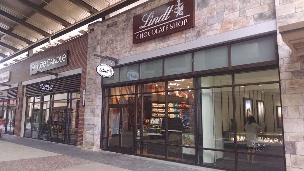 Lindt Chocolate Shop | 22705 Clarksburg Rd space 802, Clarksburg, MD 20871, USA | Phone: (301) 916-2013
