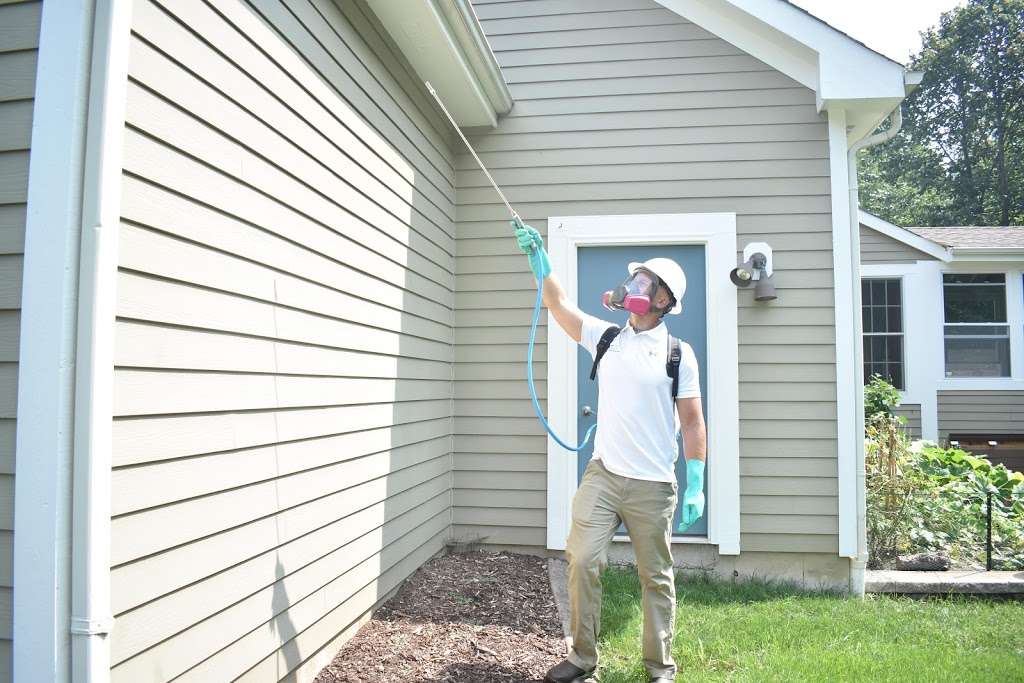 Dr Bug Pest Control | 2320 Daystar Ln, Oconomowoc, WI 53066, USA | Phone: (262) 229-9149