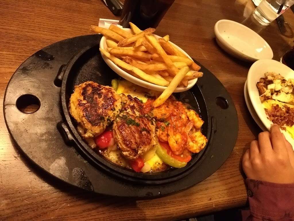 TGI Fridays | 13237 Worth Ave, Woodbridge, VA 22192, USA | Phone: (703) 492-0090