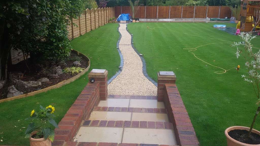 MC LANDSCAPERS IN ESSEX | 173 Coxtie Green Rd, Brentwood CM14 5PX, UK | Phone: 07442 808109