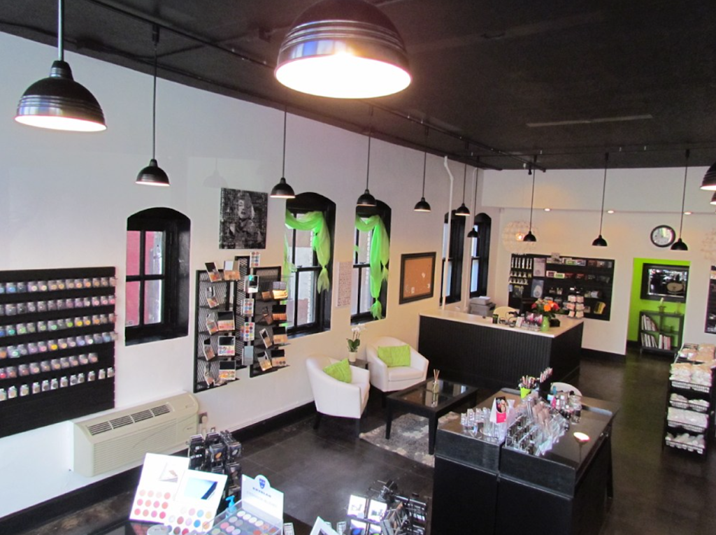 Airbrush Betty | 421 Moosic Rd, Avoca, PA 18641 | Phone: (570) 444-4111