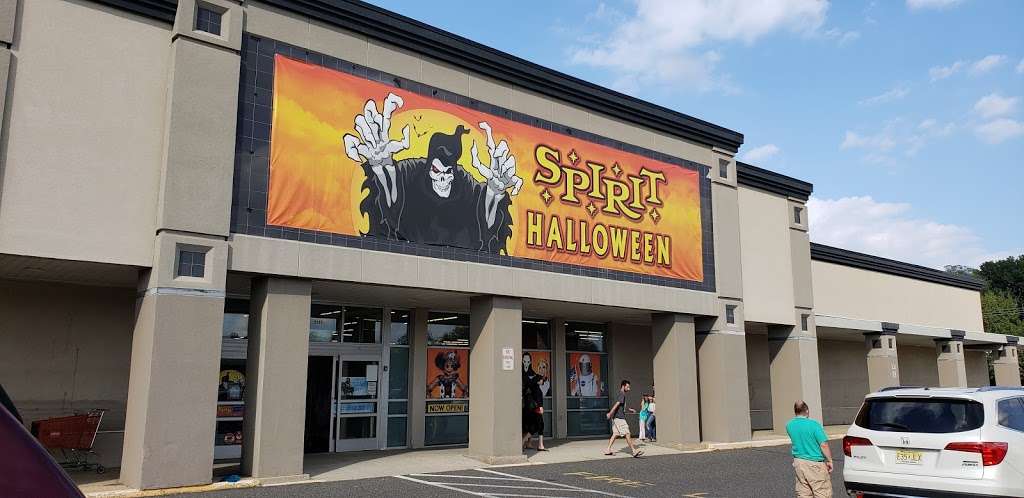 Spirit Halloween | 1515 NJ-35, Middletown, NJ 07748, USA | Phone: (866) 586-0155