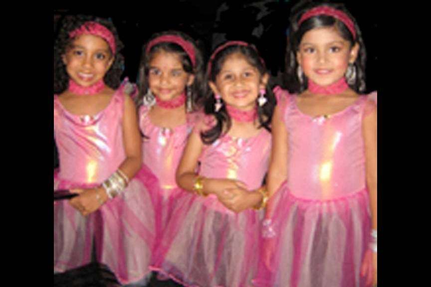 Hybrid Rhythms Bollywood Dance Classes Houston | 4150 Westheimer Road, #100, In Highland Village near the Galleria, Houston, TX 77056, USA | Phone: (281) 645-6409