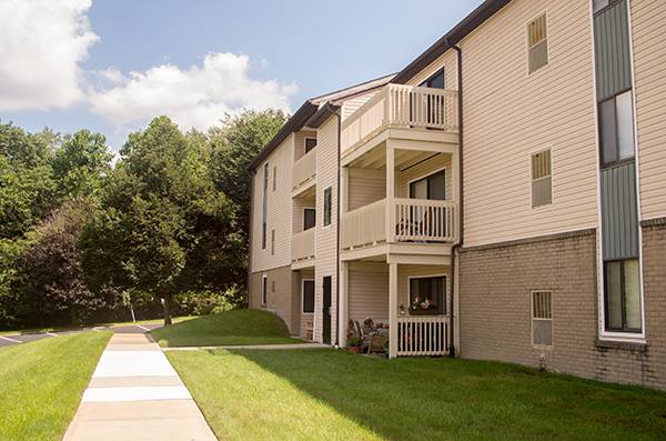 Squires Manor Apartment Homes | 7000 Squires Manor Ln, South Park Township, PA 15129, USA | Phone: (412) 837-3002