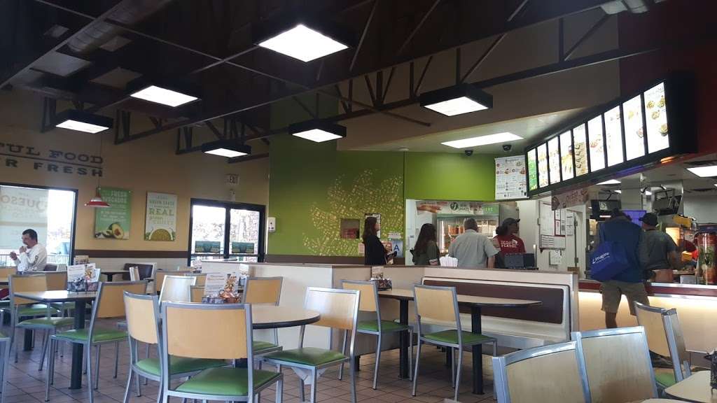 Del Taco | 14200 US-395, Adelanto, CA 92301, USA | Phone: (760) 530-9441