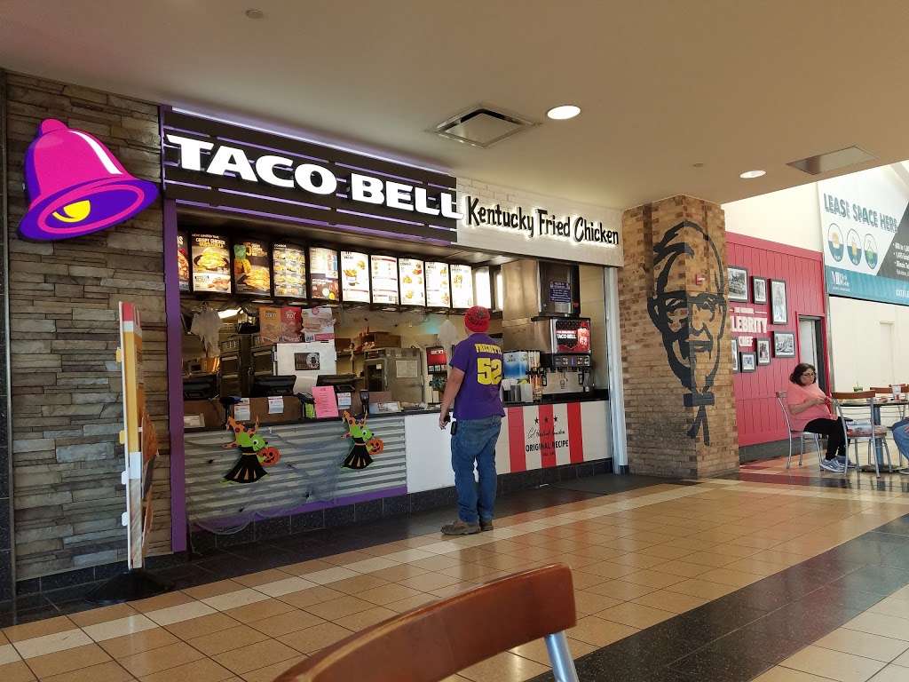 Taco Bell | 2566 Skokie Valley Rd, Highland Park, IL 60035, USA | Phone: (847) 433-1912