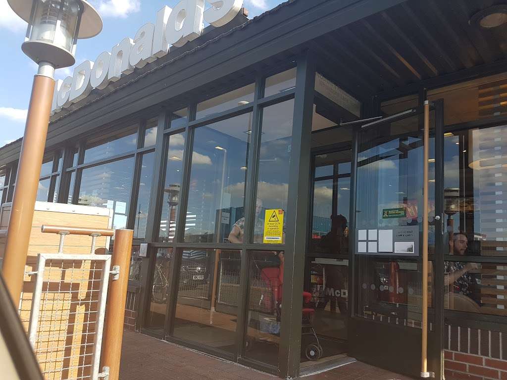 McDonalds | Whalebone Ln N, Dagenham, Romford RM6 5QT, UK | Phone: 020 8598 9078