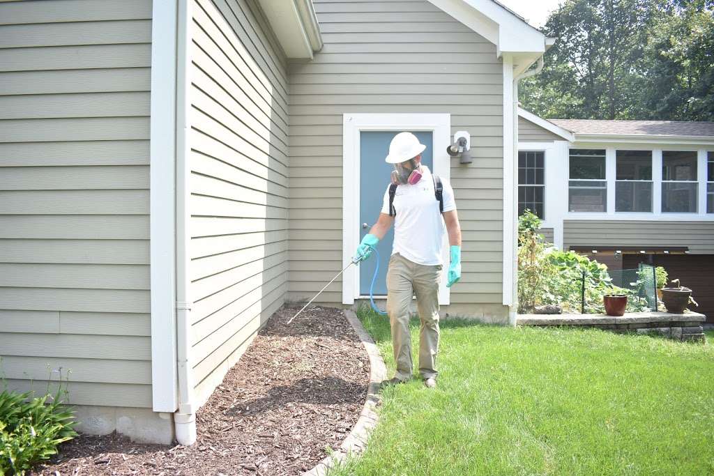 Dr Bug Pest Control | 2320 Daystar Ln, Oconomowoc, WI 53066, USA | Phone: (262) 229-9149