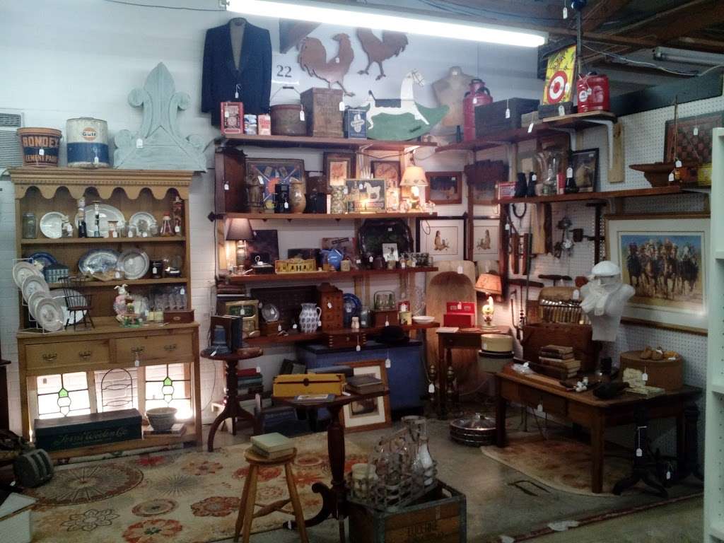 Gilleys Antique & Decorator Mall | 5789 US-40, Plainfield, IN 46168 | Phone: (317) 839-8779