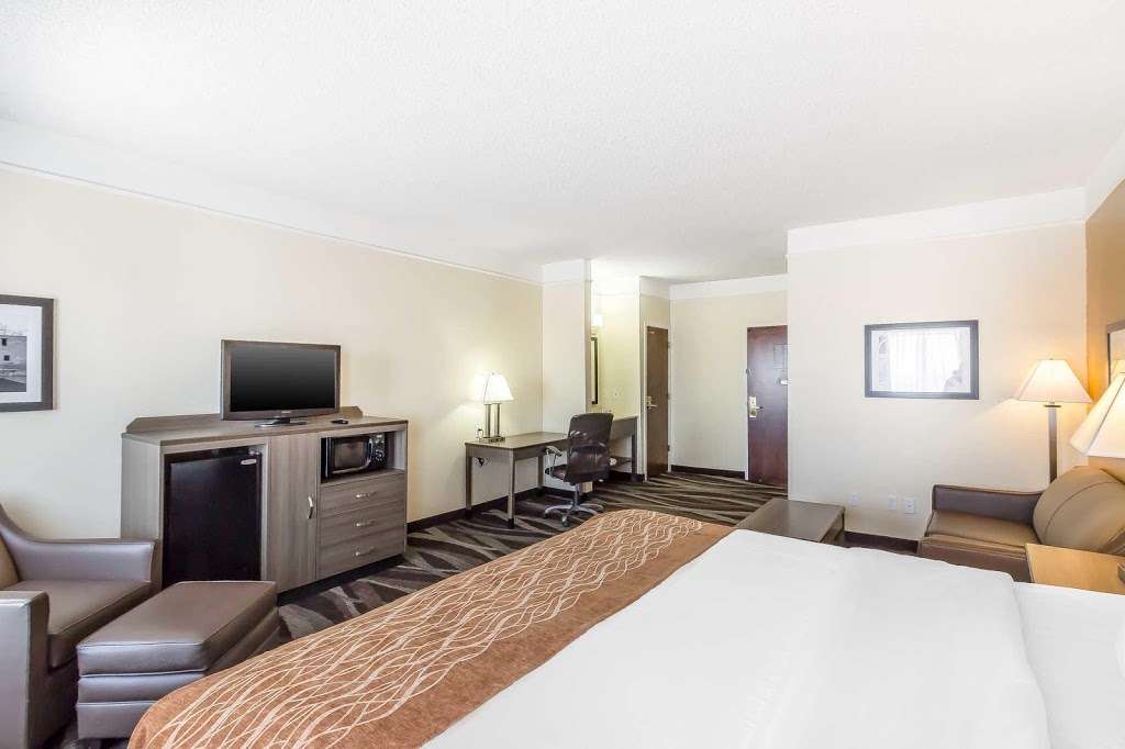 Comfort Inn I-10 EAST Near AT&T Center | 6075, I-10, San Antonio, TX 78219, USA | Phone: (210) 661-4545