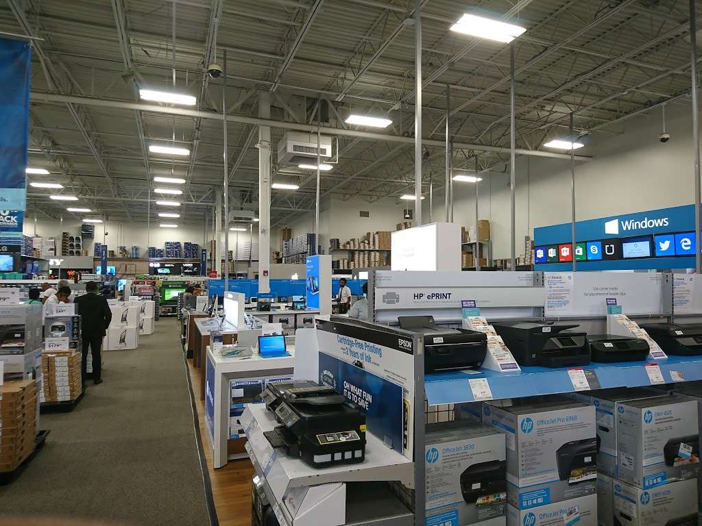 Best Buy | 11450 Pines Blvd, Pembroke Pines, FL 33026, USA | Phone: (954) 441-6135