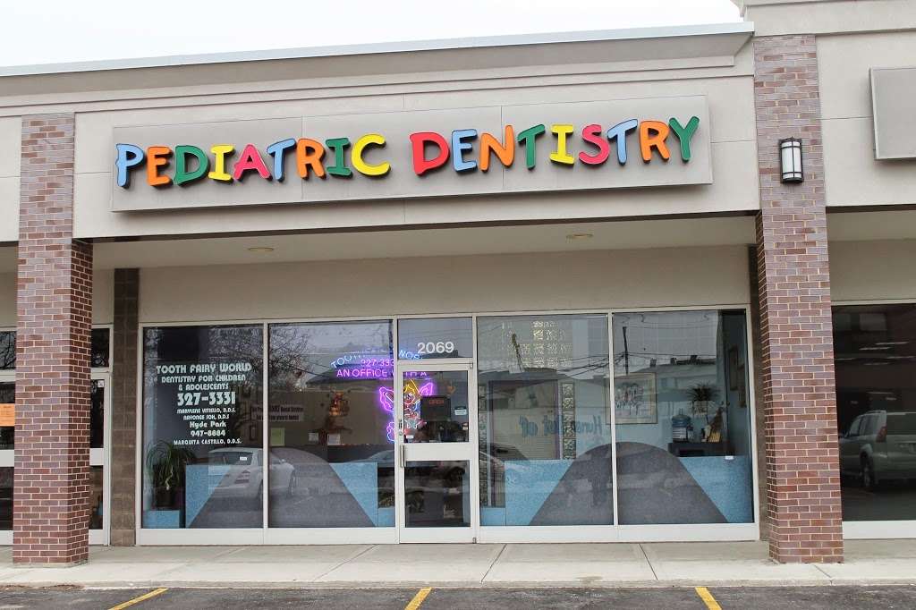 Tooth Fairy World - Lincoln Park | 2069 N Clybourn Ave, Chicago, IL 60614, USA | Phone: (773) 327-3331