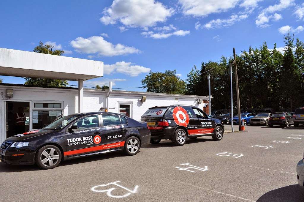 Gatwick Valet Parking - Tudor Rose | Hookwood Park, Reigate Rd, Horley RH6 0HQ, UK | Phone: 01293 822844