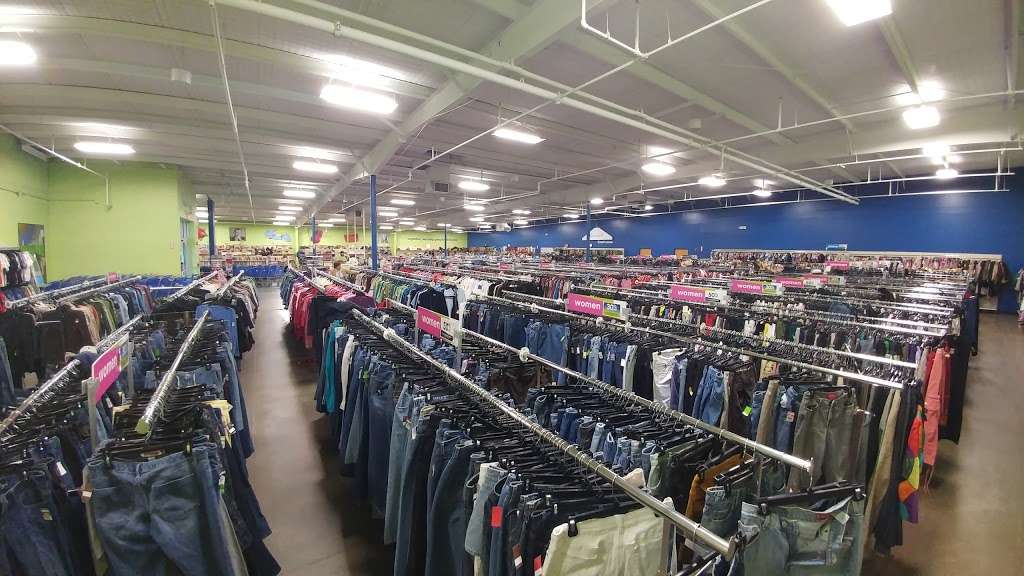 Goodwill Store | 980 Creekview Dr, Columbus, IN 47201, USA | Phone: (812) 372-3530