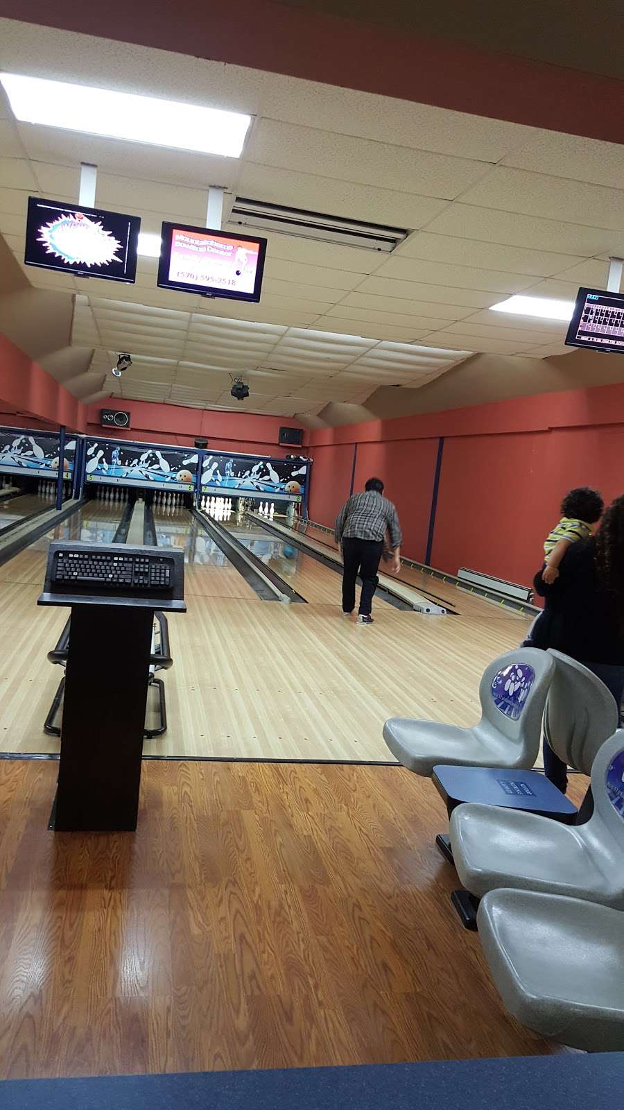 Mountainhome Bowling Center | 109 Golf Dr, Cresco, PA 18326, USA | Phone: (570) 595-2518