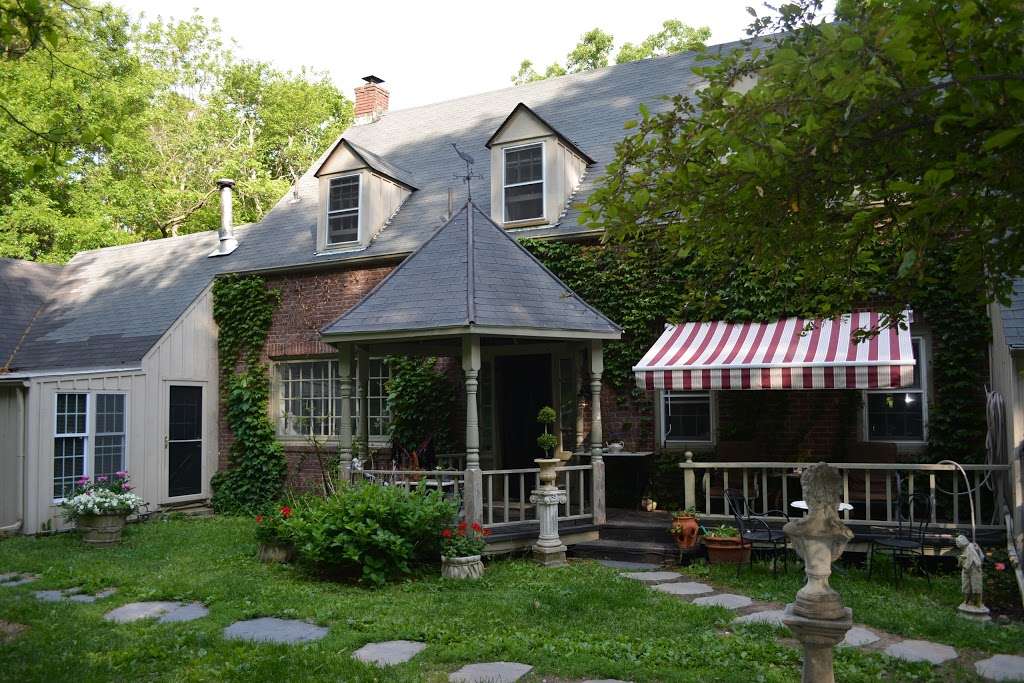 Base Camp Bed & Breakfast | 31 Mountain Ln, Beacon, NY 12508, USA | Phone: (845) 702-6226