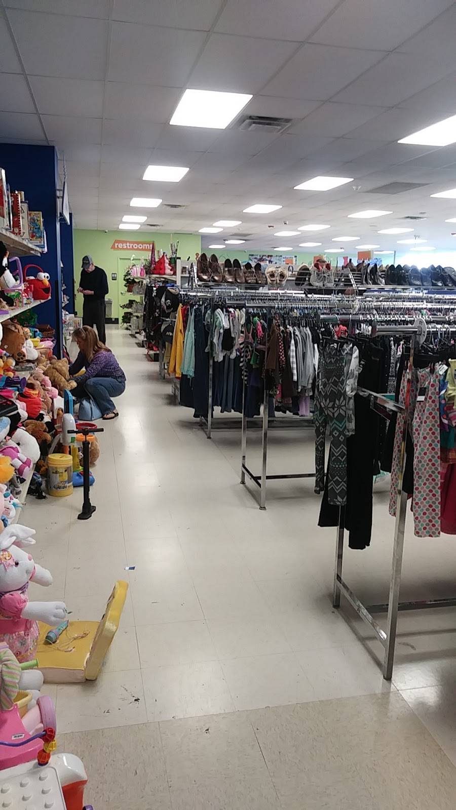 Goodwill Store | 810 Highlander Point Dr, Floyds Knobs, IN 47119, USA | Phone: (812) 923-7132