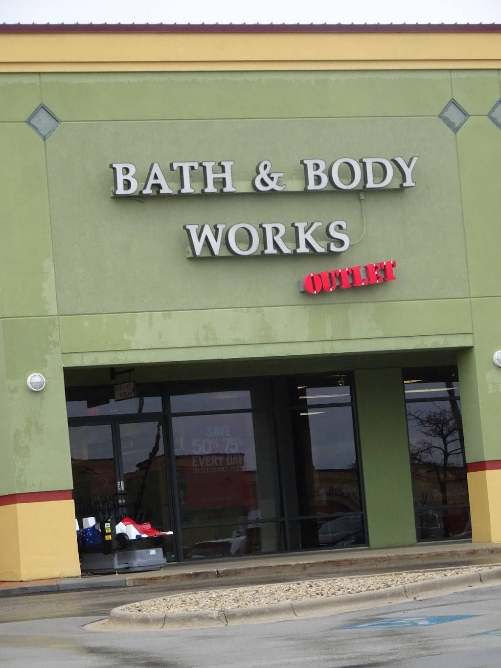 Bath & Body Works | 595 W Linmar Ln, Johnson Creek, WI 53038, USA | Phone: (920) 699-3380
