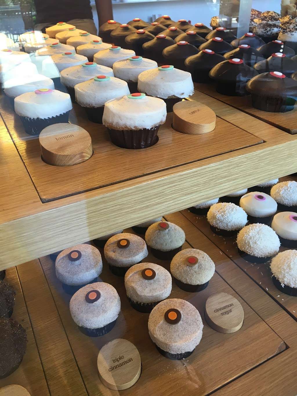 Sprinkles Cupcakes and Ice Cream | 180 Promenade Way Suite G, Westlake Village, CA 91362, USA | Phone: (805) 370-5306