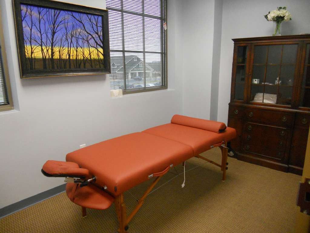 Highland Creek Chiropractic & Acupuncture | 10030 Edison Square Dr NW #203, Concord, NC 28027, USA | Phone: (704) 948-6453