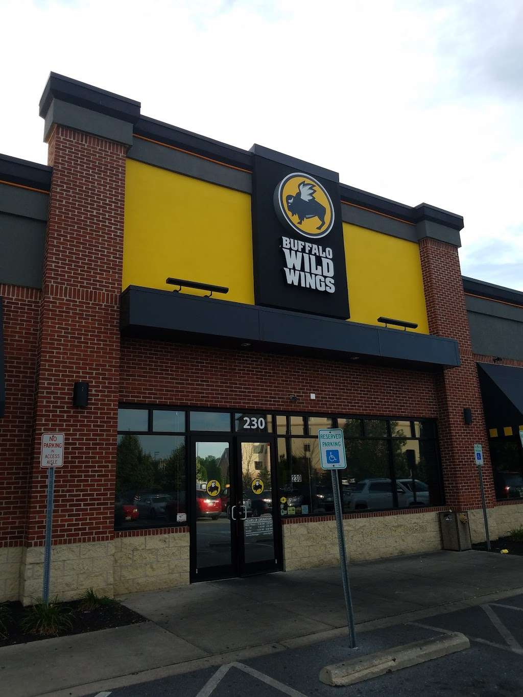 Buffalo Wild Wings | 230 Railway Ln, Hagerstown, MD 21740, USA | Phone: (301) 766-7250