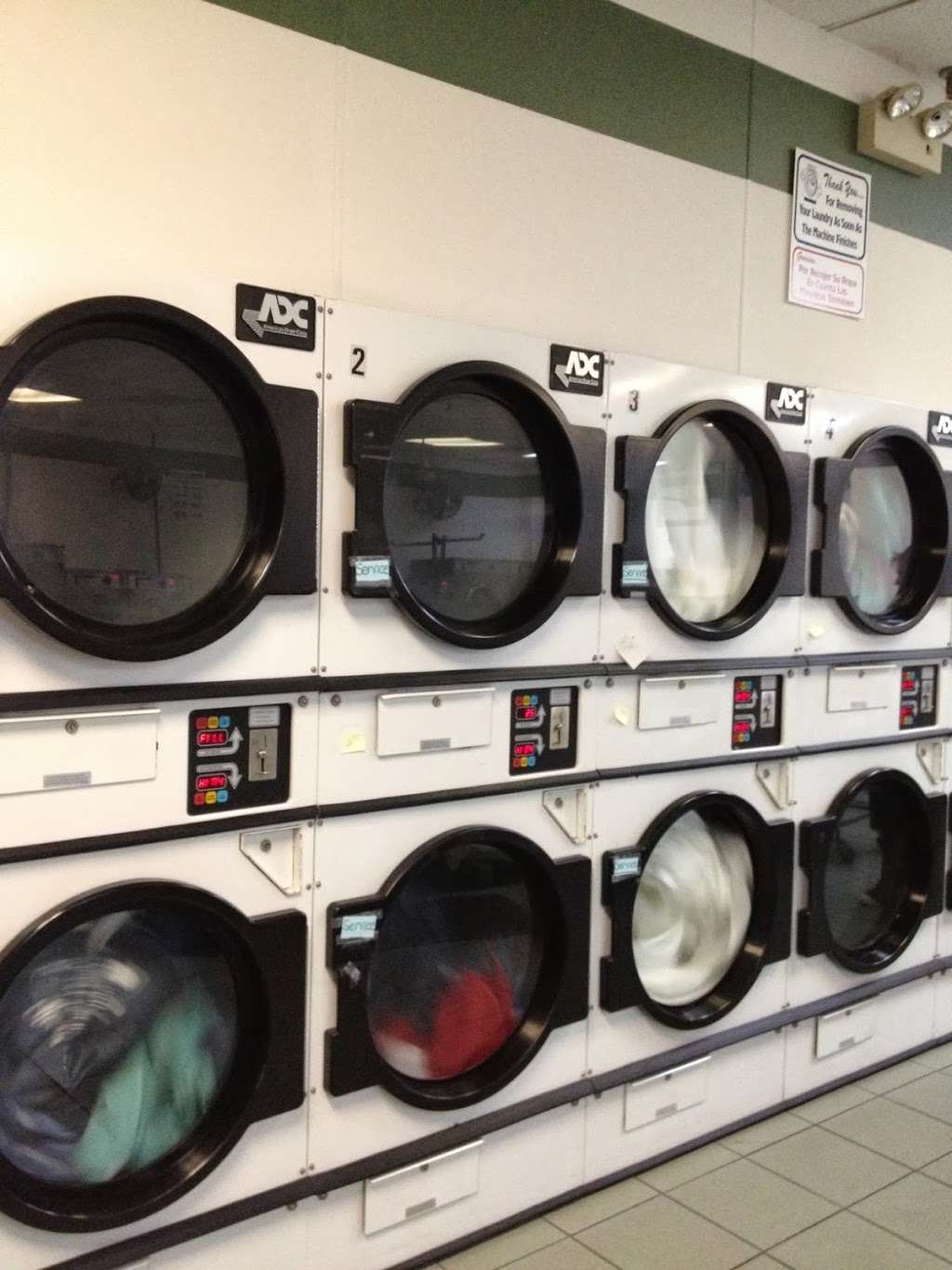 Oyster Bay Laundromat | 338 Lexington Ave, Oyster Bay, NY 11771, USA | Phone: (516) 922-9103