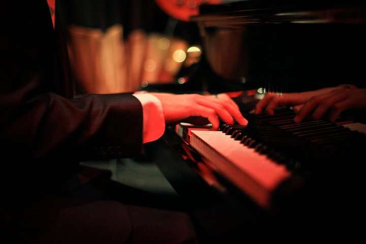 Pianist for Christmas | 5531 Fulton Ave, Sherman Oaks, CA 91401, USA | Phone: (818) 857-6329