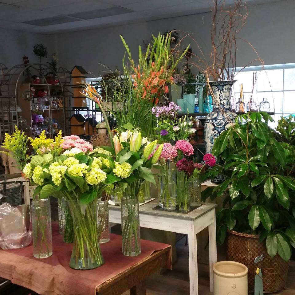 Kikos Flower & Gifts | 650 Busse Hwy, Park Ridge, IL 60068, USA | Phone: (847) 696-4226