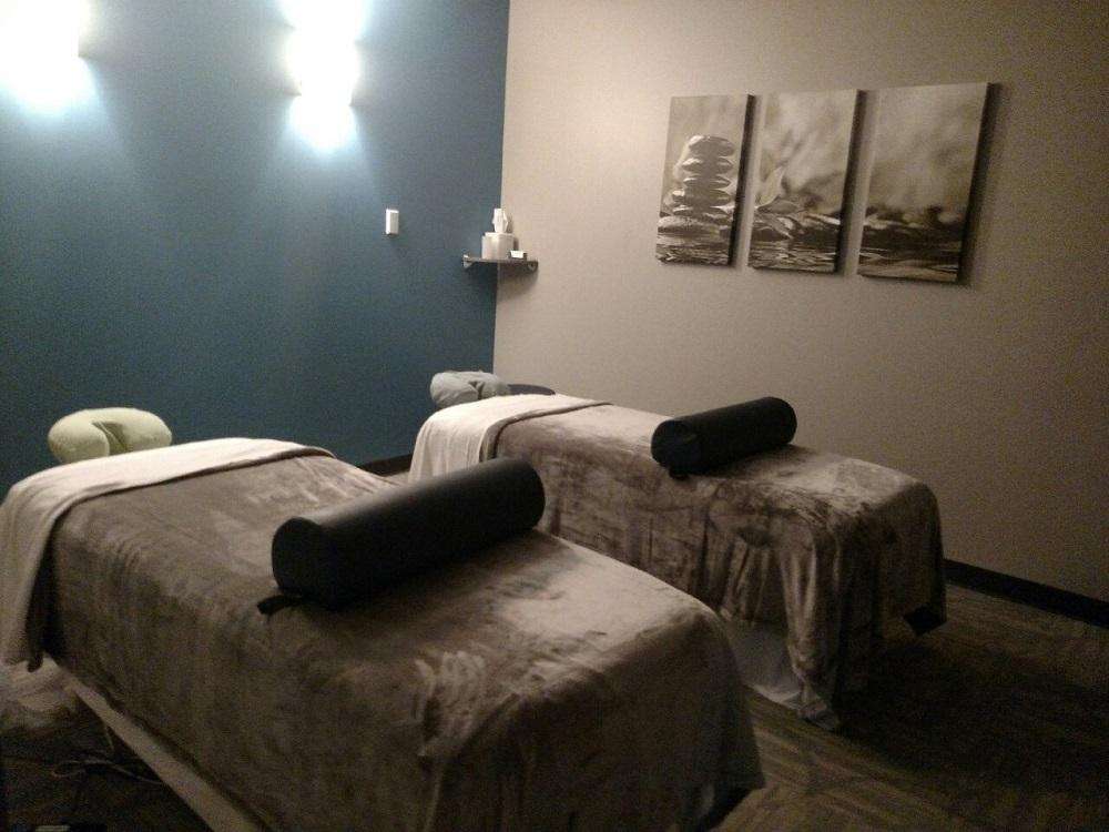 Hand & Stone Massage and Facial Spa | 624 N York St, Elmhurst, IL 60126, USA | Phone: (630) 948-4414