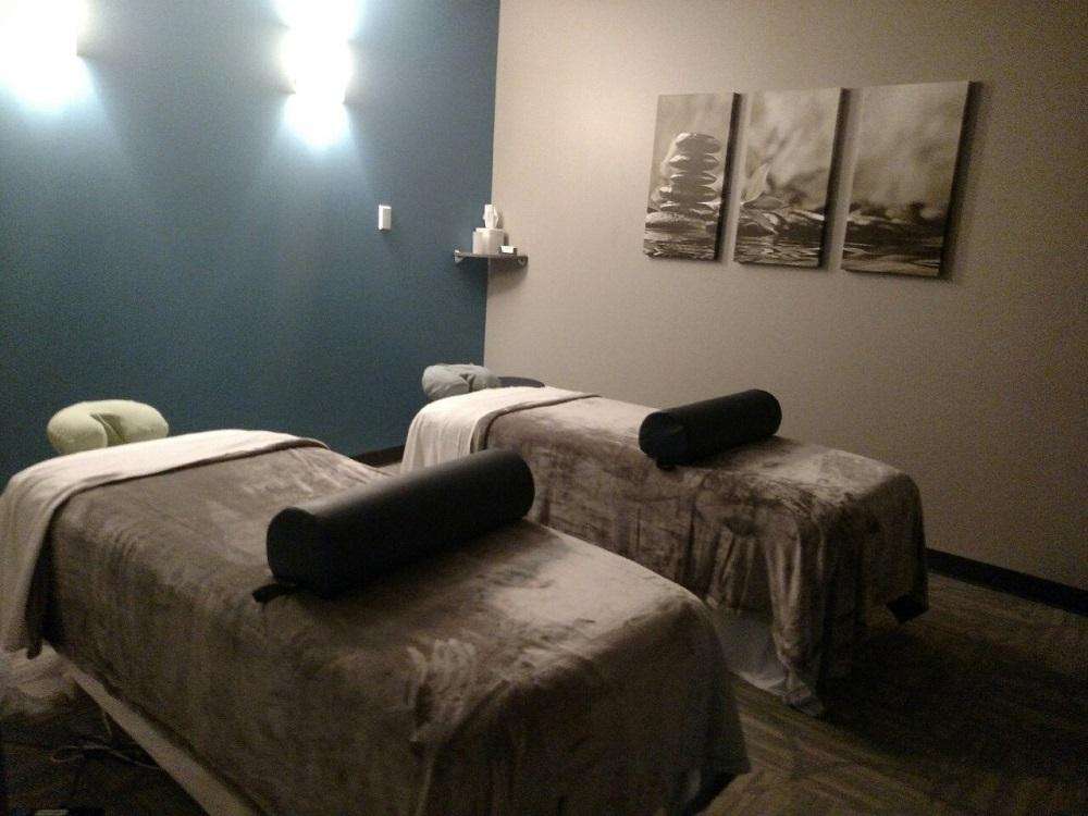 Hand & Stone Massage and Facial Spa | 624 N York St, Elmhurst, IL 60126 | Phone: (630) 948-4414