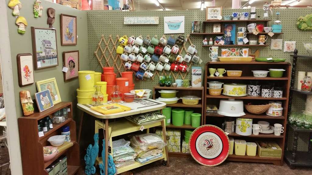 Sentimental Journey Antique | 907 S Chestnut St, Olathe, KS 66061, USA | Phone: (913) 768-8088