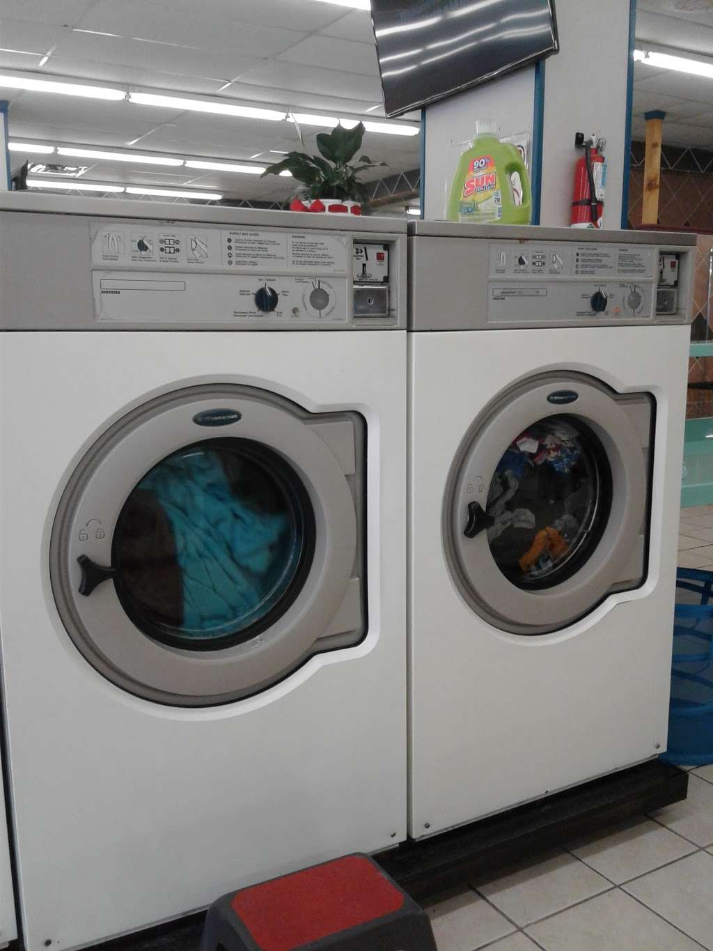 Express Coin Laundry Inc | 1227 Dundee Ave, Elgin, IL 60120, USA | Phone: (847) 608-6799