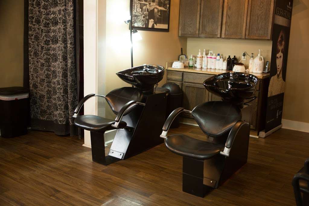 TayaBella Salon & Boutique | 140 S 1st St, Pleasant Hill, MO 64080, USA | Phone: (816) 987-0245