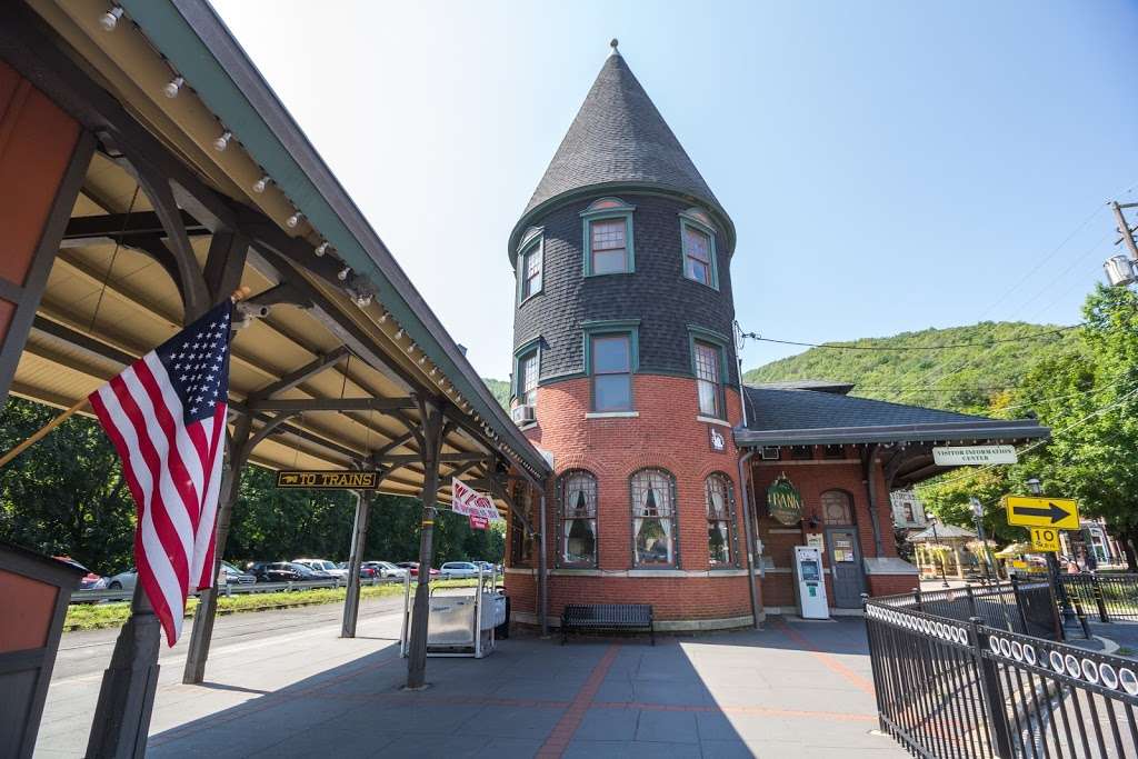 Mauch Chunk Trust Company | 1 Susquehanna St, Jim Thorpe, PA 18229, USA | Phone: (570) 325-2265