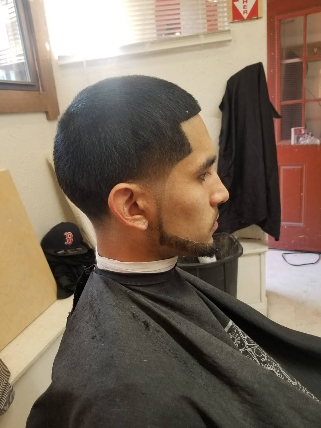 Scotts Barbershop | 307 Fassett St, Toledo, OH 43605, USA | Phone: (419) 481-2180