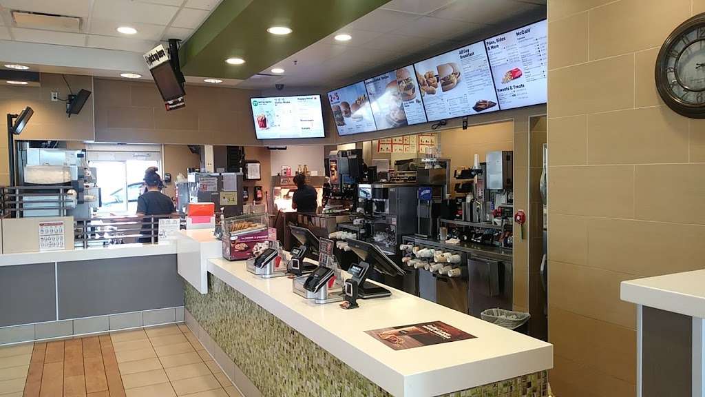 McDonalds | 3711 57th Ave, Kenosha, WI 53144, USA | Phone: (262) 654-6085