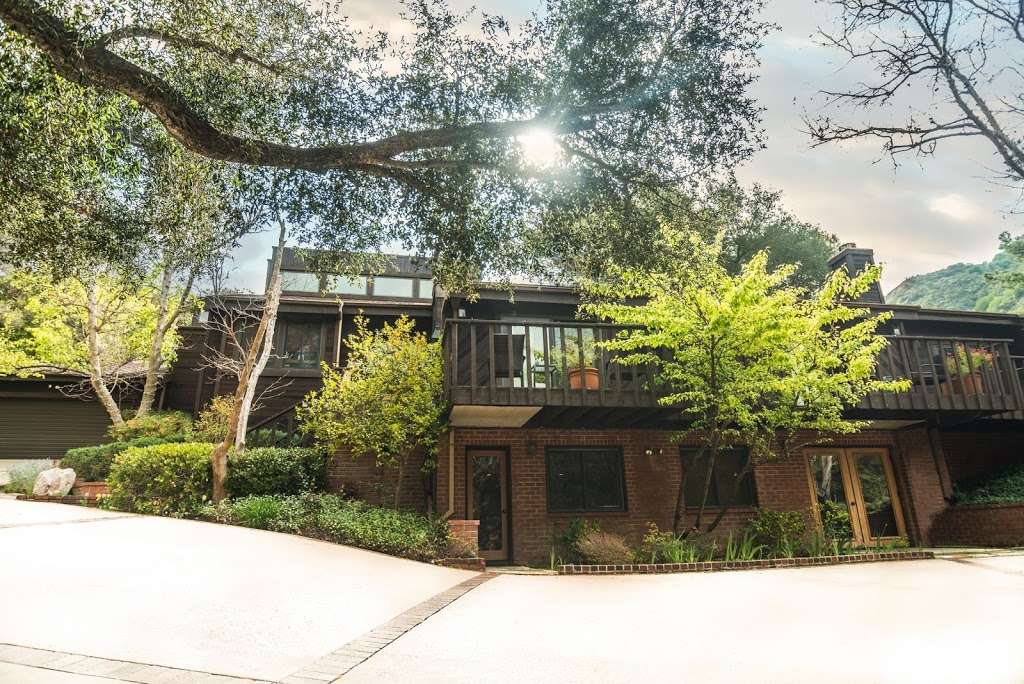 Monte Nido Mountain Nest | 514 Live Oak Cir Dr, Calabasas, CA 91302 | Phone: (818) 650-4742