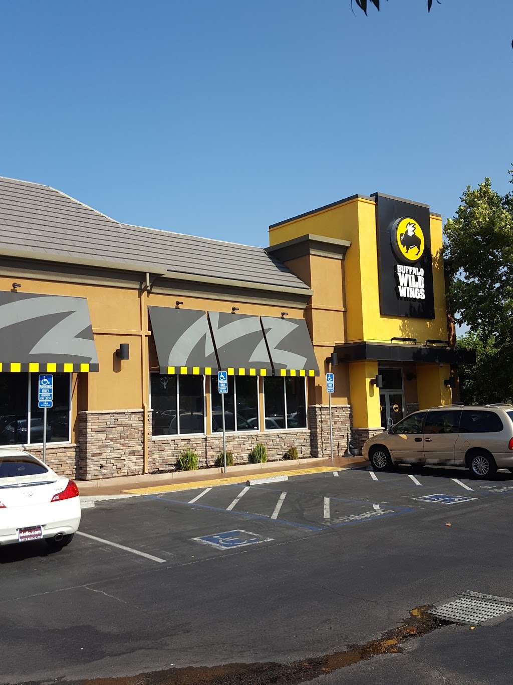 Buffalo Wild Wings | 6051 Lone Tree Way, Brentwood, CA 94513 | Phone: (925) 240-7481