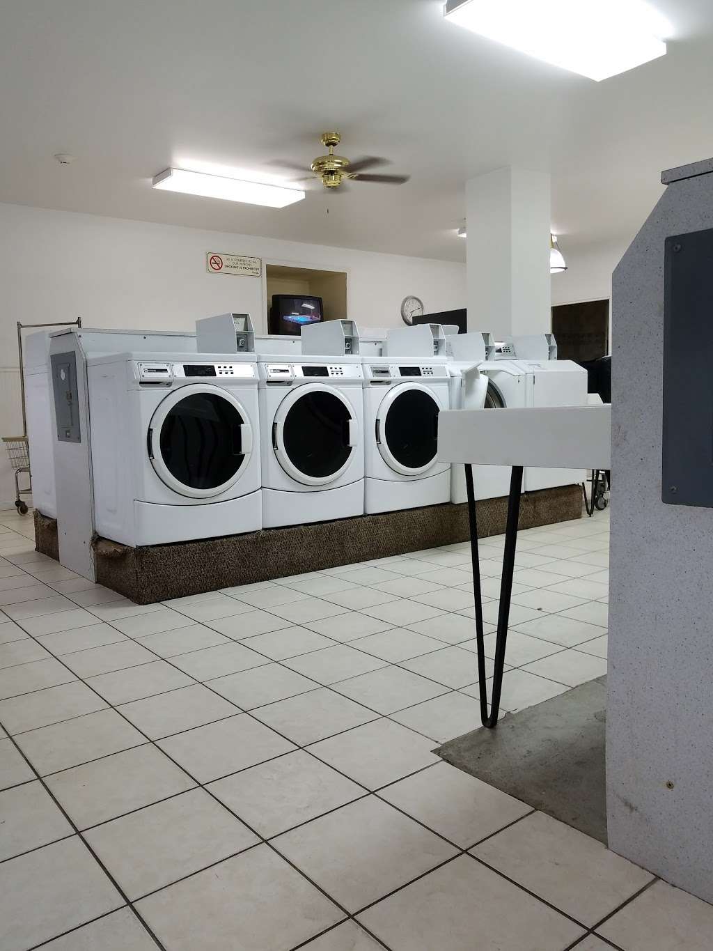 Wash n Dry Laundry Services | 531 Bedford Rd, Morris, IL 60450, USA | Phone: (815) 274-7601